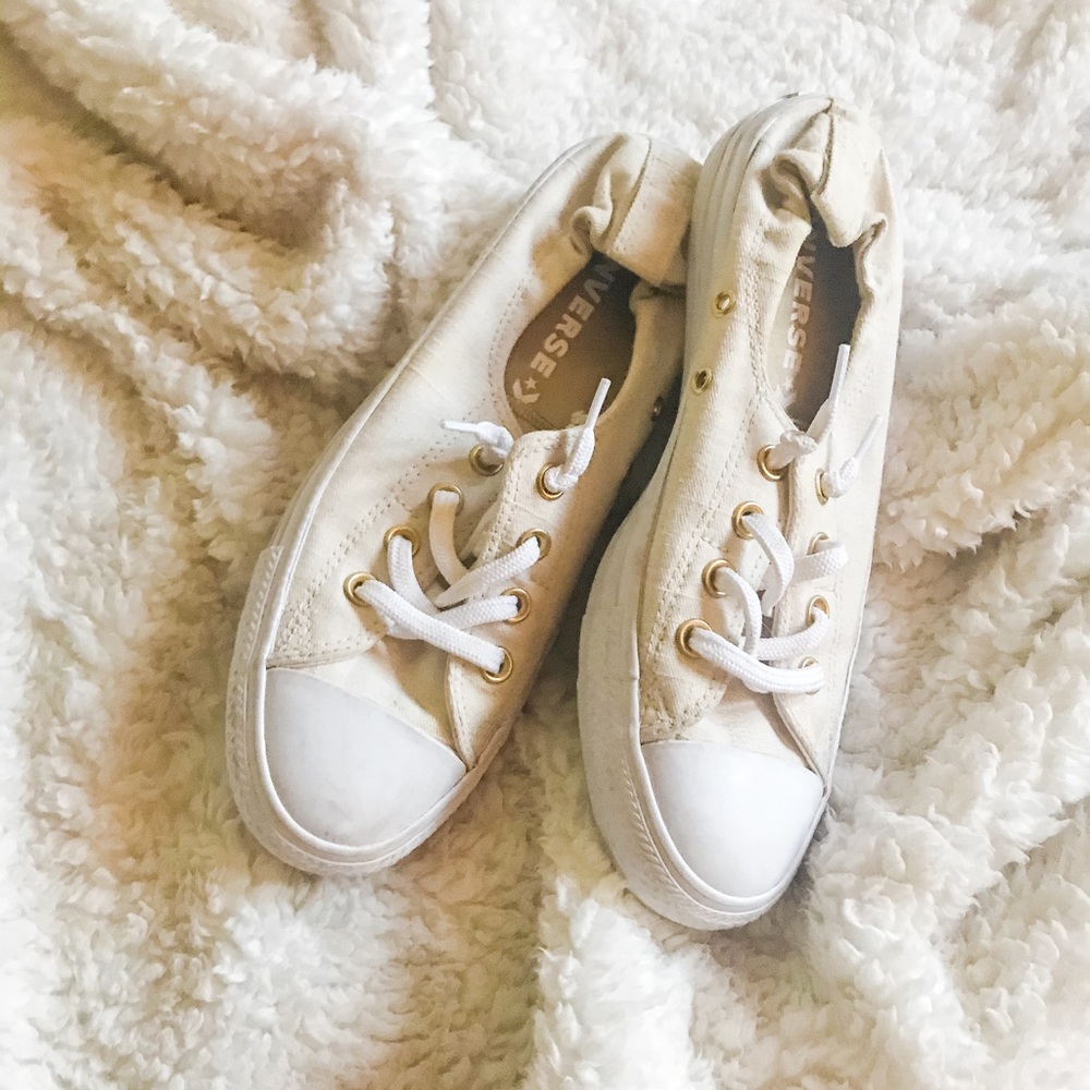 \\ Converse Sneakers //